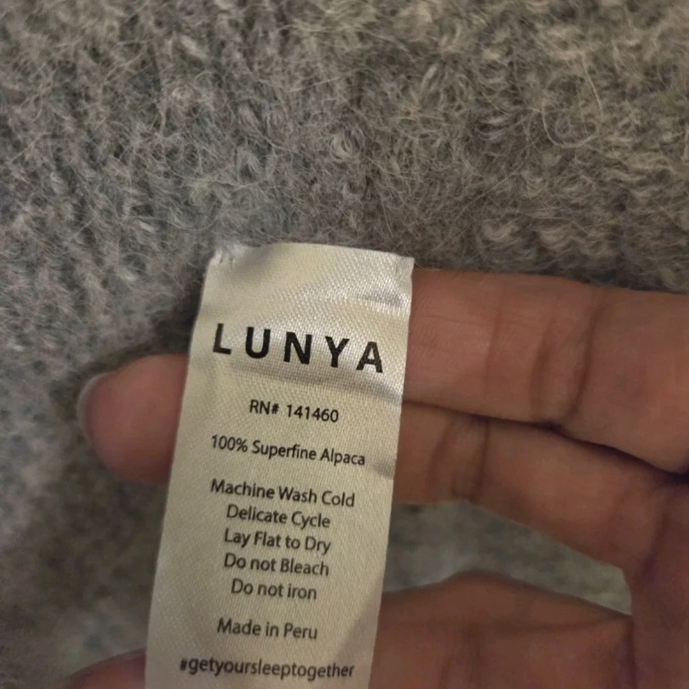 Lunya Superfine Alpaca Wool  Wrap Shawl Poncho Sweater ONE SIZE. - Picture 6 of 8